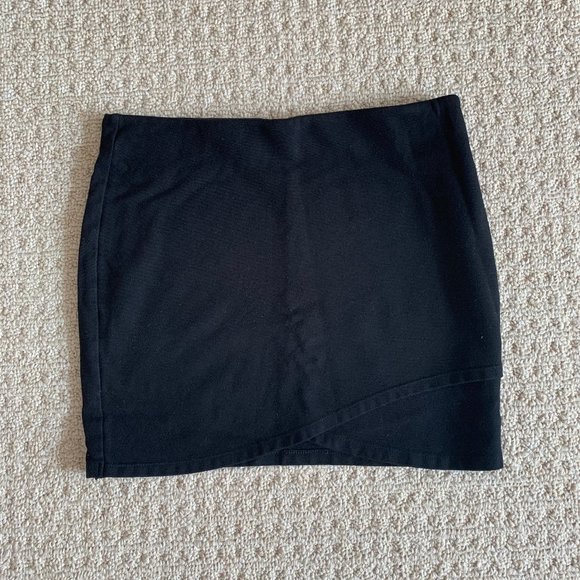 Aritzia Talula Primrose Mini Skirt - SZ M - Picture 1 of 4